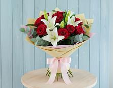 Букет цветов из:  Лилии и Розы в Камышлове Свердловская область