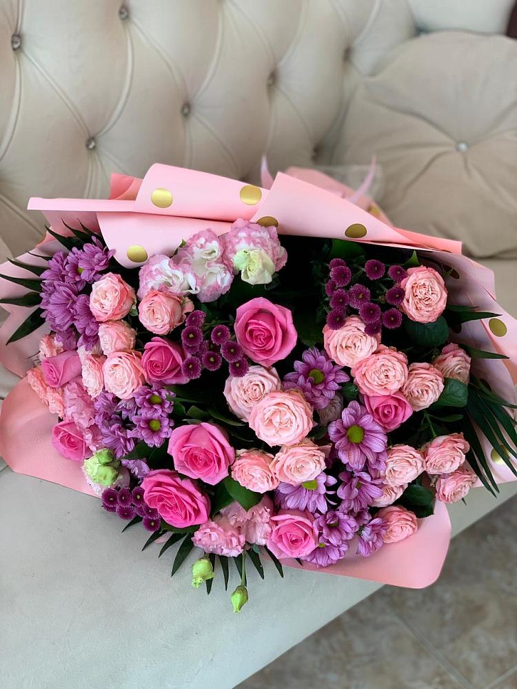 Букет цветов из: Хризантемы, Розы и Лизиантусы в Камышлове Свердловская область