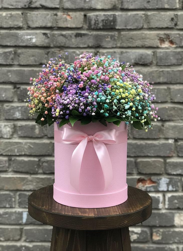 Цветочная композиция из Гипсофила и Розы в шляпной коробке в Камышлове Свердловская область