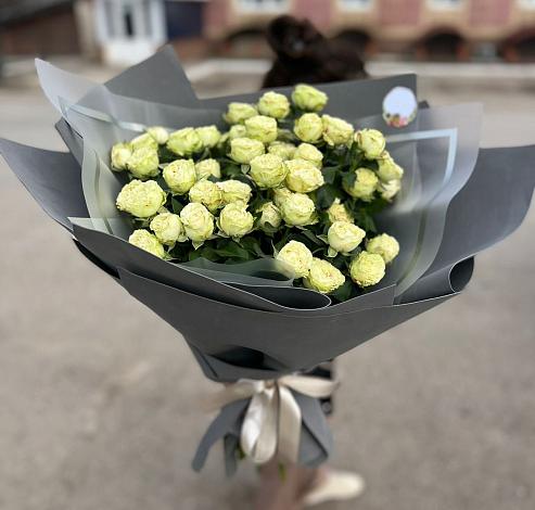 Букет Белые кустовые розы Солинеро в Камышлове Свердловская область