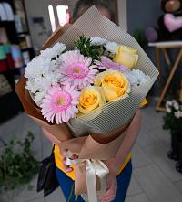 Букет цветов из:  Герберы, Розы и Хризантемы в Камышлове Свердловская область