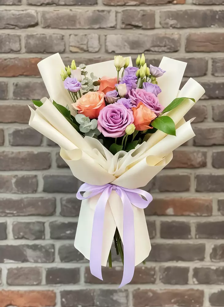 Букет цветов из: Лизиантусы и Розы в Камышлове Свердловская область