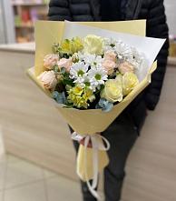 Букет цветов из:  Альстромерии, Розы и Хризантемы в Камышлове Свердловская область