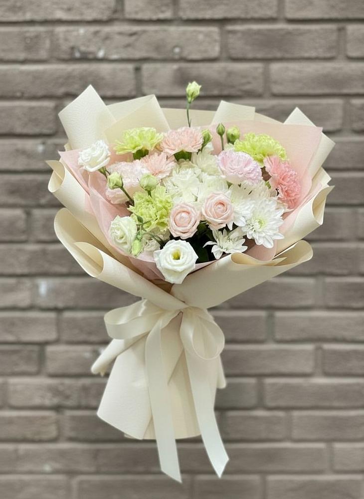 Букет цветов из: Гвоздики, Розы, Лизиантусы и Хризантемы в Камышлове Свердловская область