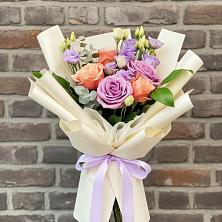 Букет цветов из:  Лизиантусы и Розы в Камышлове Свердловская область