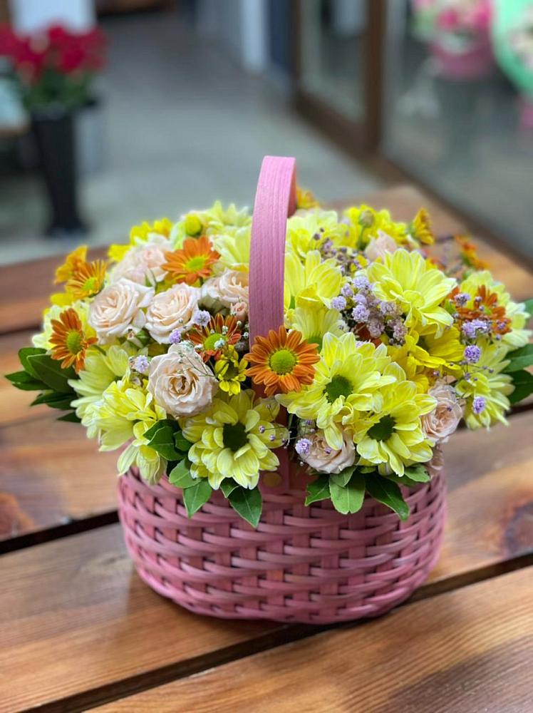 Цветочная композиция из Хризантемы и Розы в корзине в Камышлове Свердловская область