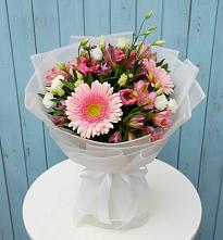 Букет цветов из:  Герберы, Альстромерии и Лизиантусы в Камышлове Свердловская область