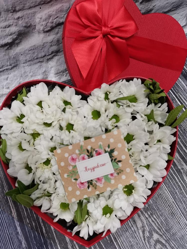 Цветочная композиция из Хризантемы в виде сердца в Камышлове Свердловская область