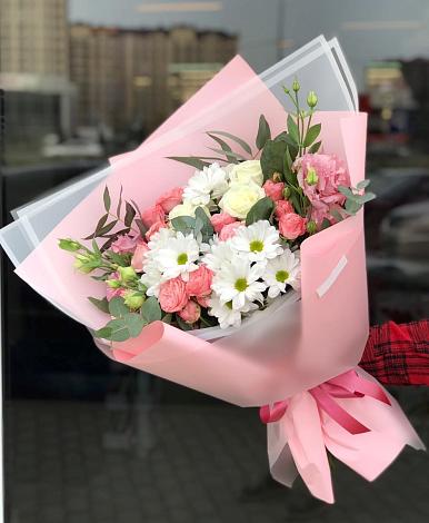 Букет цветов из: Розы, Лизиантусы и Хризантемы в Камышлове Свердловская область