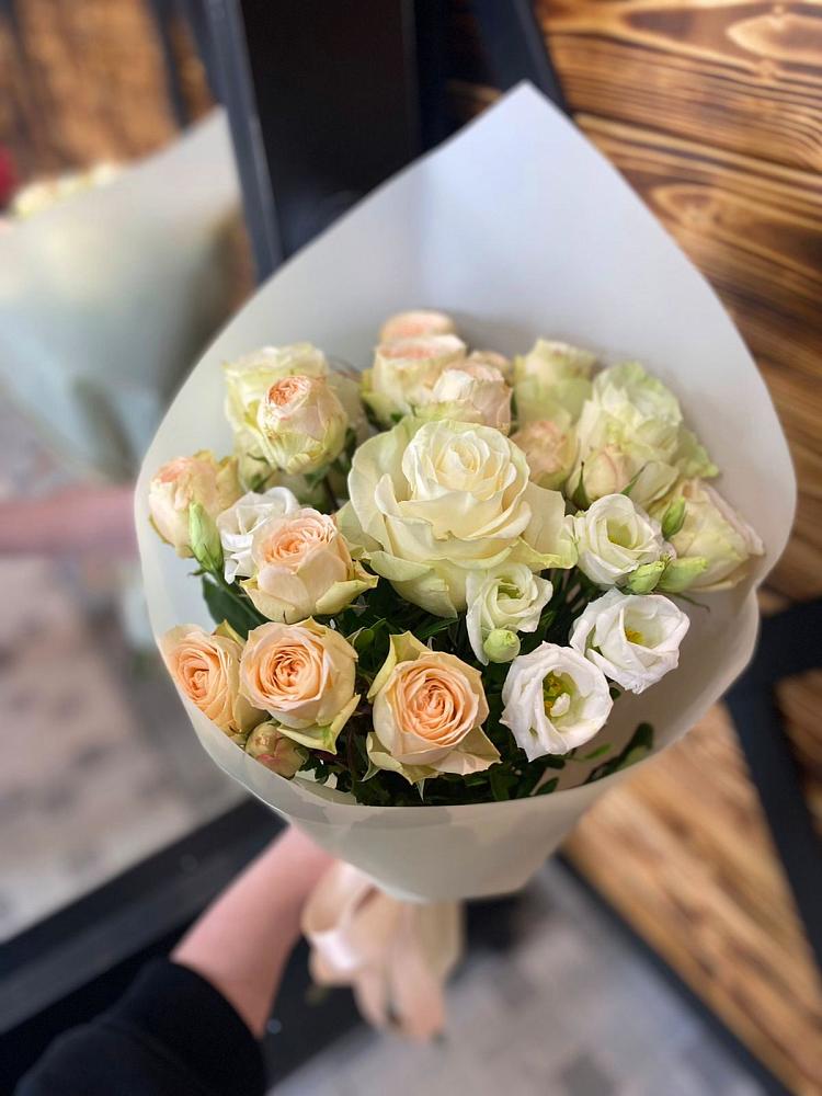 Букет цветов из: Розы и Лизиантусы в Камышлове Свердловская область